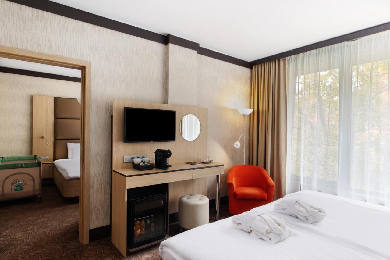 Portobello Wellness & Yacht Hotel Esztergom Exterior photo